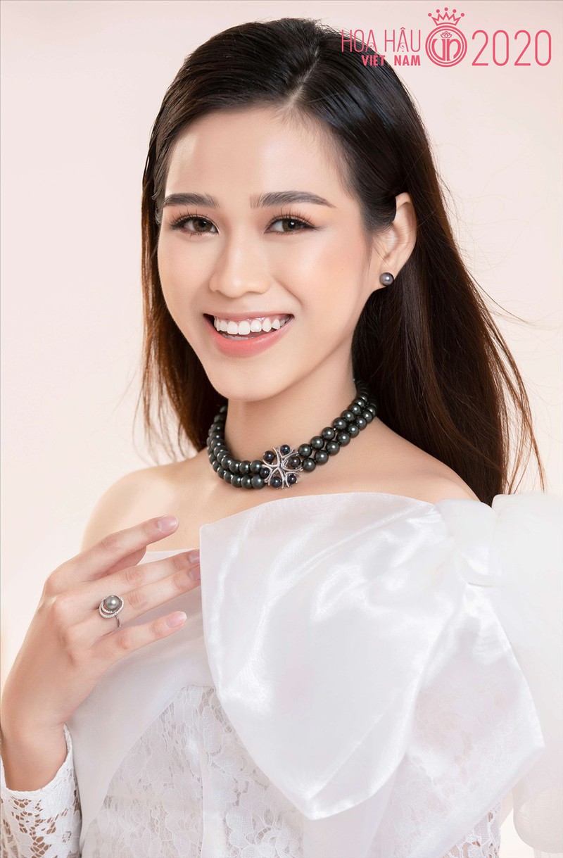Ngoài hàm răng không đều, Tân Hoa hậu Đỗ Thị Hà còn có thêm một nhược điểm nhan sắc mà để ý kỹ mới nhận ra - Ảnh 2. Ngoài hàm răng không đều, Tân Hoa hậu Đỗ Thị Hà còn có thêm một nhược điểm nhan sắc mà để ý kỹ mới nhận ra - Ảnh 2.