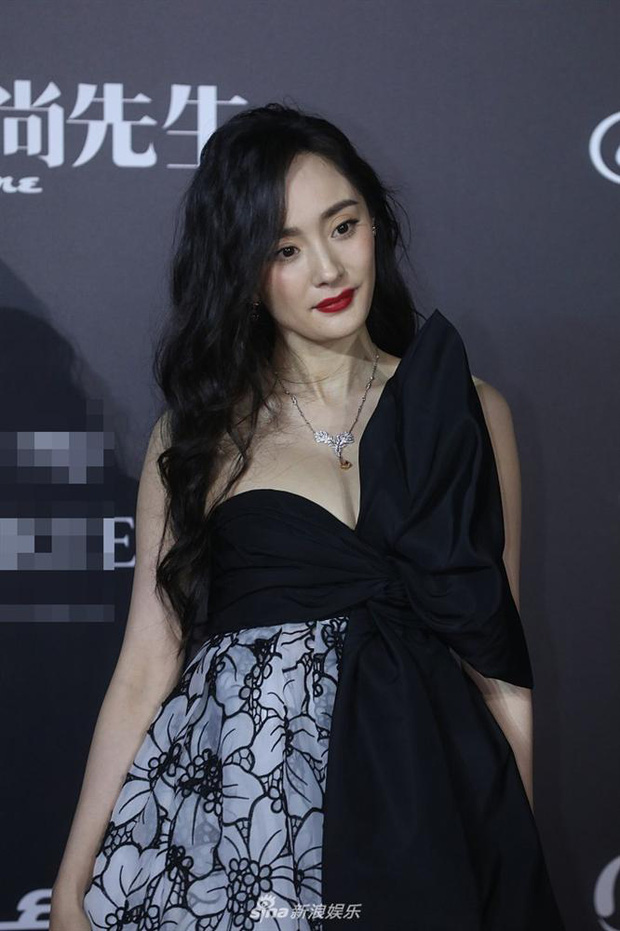 Dương Mịch gây thất vọng bởi diện mạo già nua đến khó tin, netizen la ó: "Nên đuổi ngay stylist của cô đi!" - Ảnh 1. Dương Mịch gây thất vọng bởi diện mạo già nua đến khó tin, netizen la ó: "Nên đuổi ngay stylist của cô đi!" - Ảnh 1.