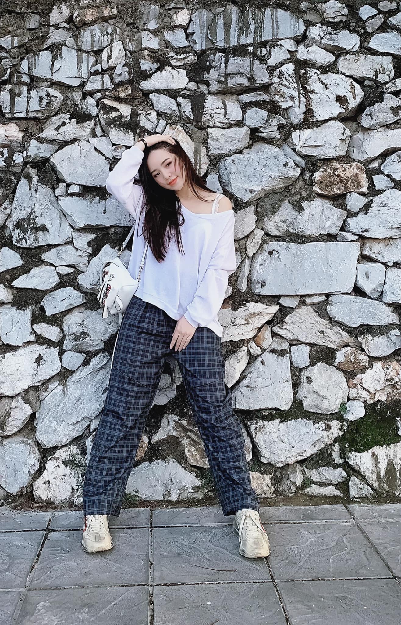 Instagram look của sao Việt tuần qua: Chi Pu “quẩy” skinny jeans ít ai mặc, Quỳnh Kool diện đồ lộ dây áo lót - Ảnh 7. Instagram look của sao Việt tuần qua: Chi Pu “quẩy” skinny jeans ít ai mặc, Quỳnh Kool diện đồ lộ dây áo lót - Ảnh 7.
