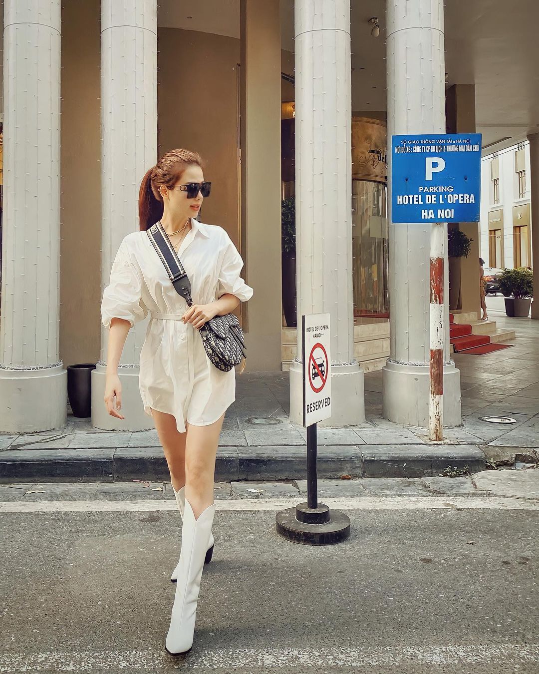 Instagram look của sao Việt tuần qua: Chi Pu “quẩy” skinny jeans ít ai mặc, Quỳnh Kool diện đồ lộ dây áo lót - Ảnh 13. Instagram look của sao Việt tuần qua: Chi Pu “quẩy” skinny jeans ít ai mặc, Quỳnh Kool diện đồ lộ dây áo lót - Ảnh 13.