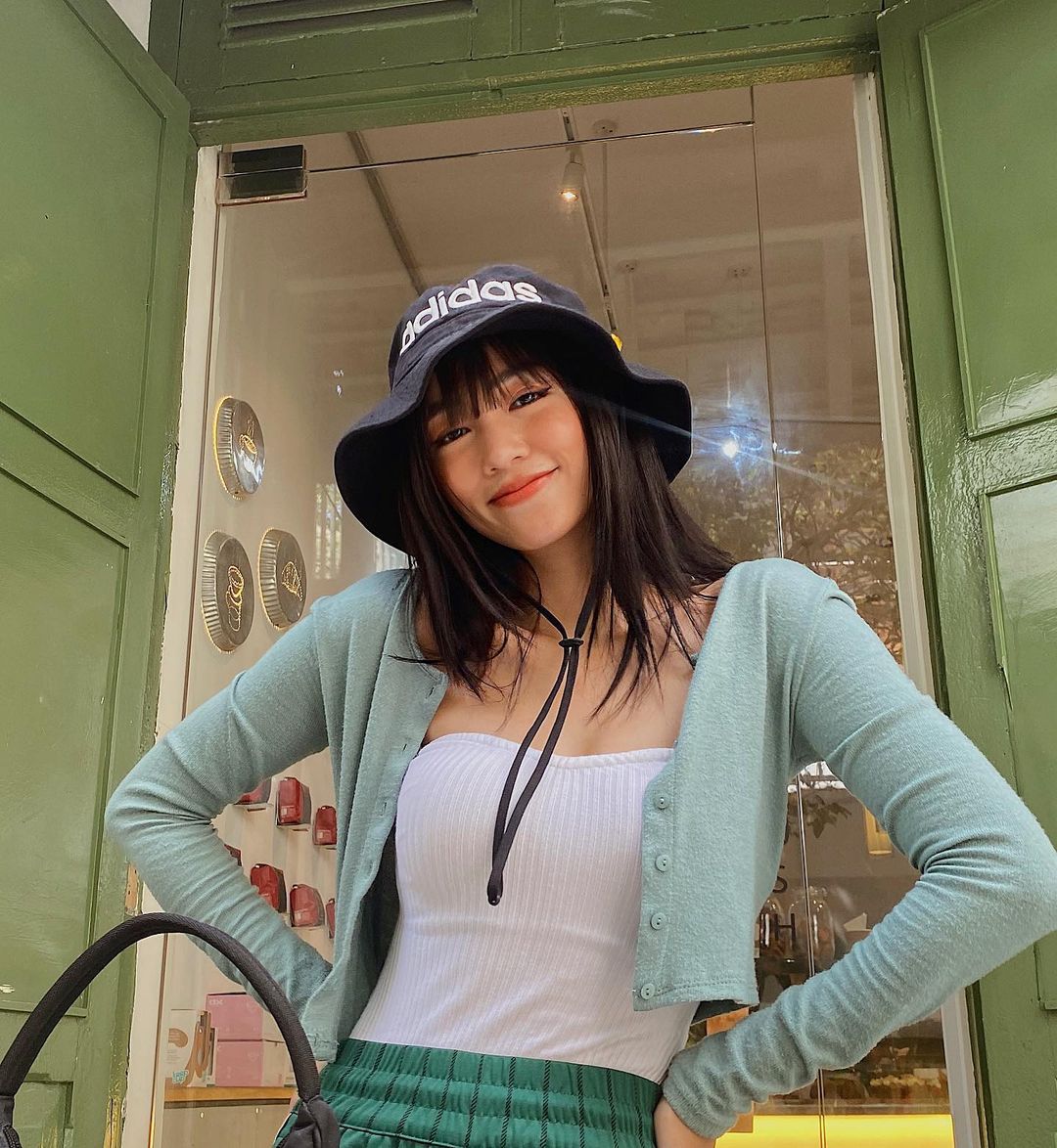 Instagram look của sao Việt tuần qua: Chi Pu “quẩy” skinny jeans ít ai mặc, Quỳnh Kool diện đồ lộ dây áo lót - Ảnh 10. Instagram look của sao Việt tuần qua: Chi Pu “quẩy” skinny jeans ít ai mặc, Quỳnh Kool diện đồ lộ dây áo lót - Ảnh 10.