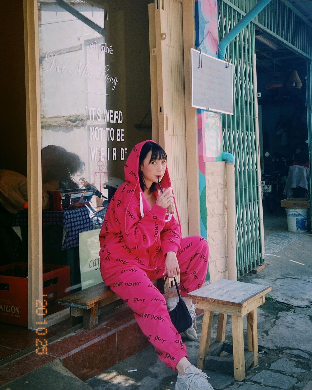 Instagram look của sao Việt tuần qua: Chi Pu “quẩy” skinny jeans ít ai mặc, Quỳnh Kool diện đồ lộ dây áo lót - Ảnh 12. Instagram look của sao Việt tuần qua: Chi Pu “quẩy” skinny jeans ít ai mặc, Quỳnh Kool diện đồ lộ dây áo lót - Ảnh 12.