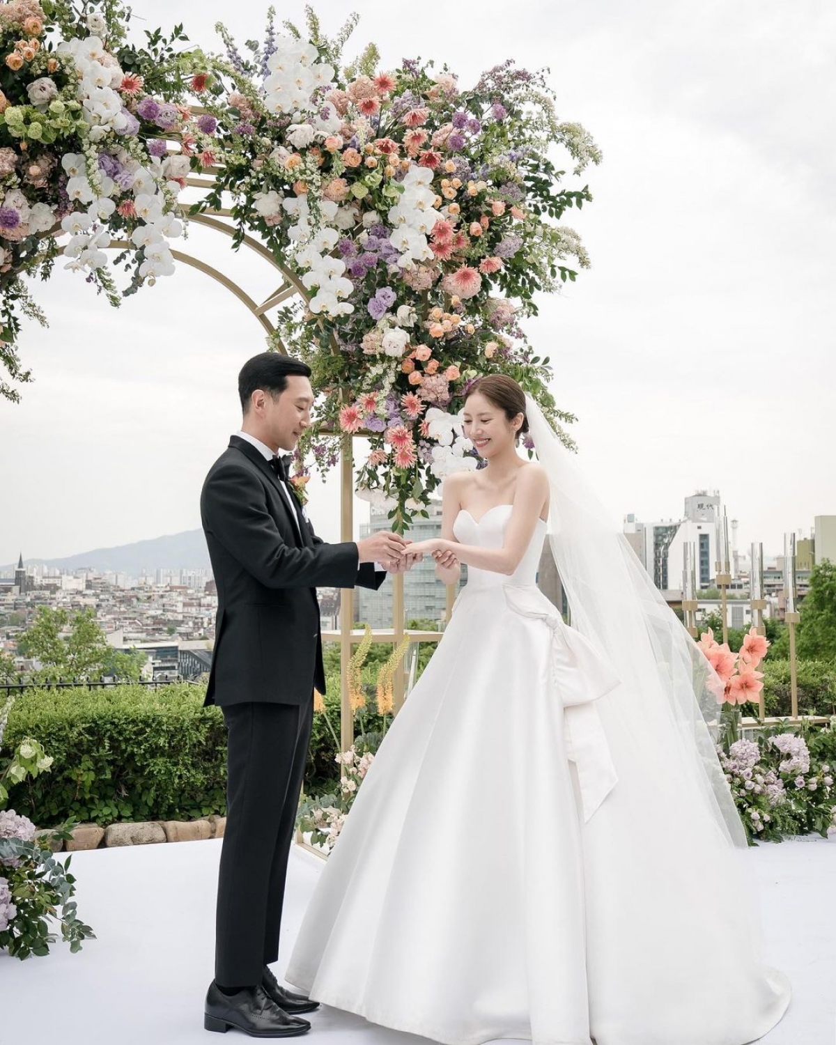 Hé l?hình ảnh trong đám cưới của m?nhân Son Dam Bi và bạn trai Lee Kyou  Hyuk