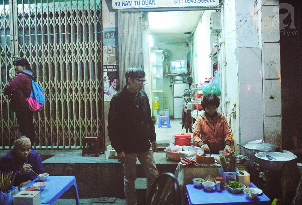 Bên cạnh bún chửi, đầu bếp Anthony đã quảng cáo hàng bánh cuốn nóng 35 năm tuổi này trên CNN - Ảnh 6. Bên cạnh bún chửi, đầu bếp Anthony đã quảng cáo hàng bánh cuốn nóng 35 năm tuổi này trên CNN - Ảnh 6.