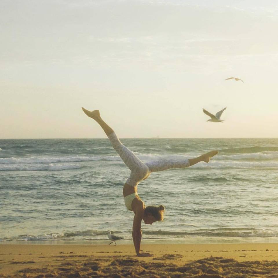 Tròn xoe mắt trước những chia sẻ về mẹo giữ dáng của cô người mẫu đình đám mê mẩn yoga - Ảnh 8. Tròn xoe mắt trước những chia sẻ về mẹo giữ dáng của cô người mẫu đình đám mê mẩn yoga - Ảnh 8.