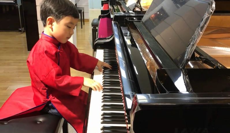 Tim đập mạnh và mắt dán chặt vào những ngón tay ma thuật của Evan Le - Ảnh 1. Tim đập mạnh và mắt dán chặt vào những ngón tay ma thuật của Evan Le - Ảnh 1.