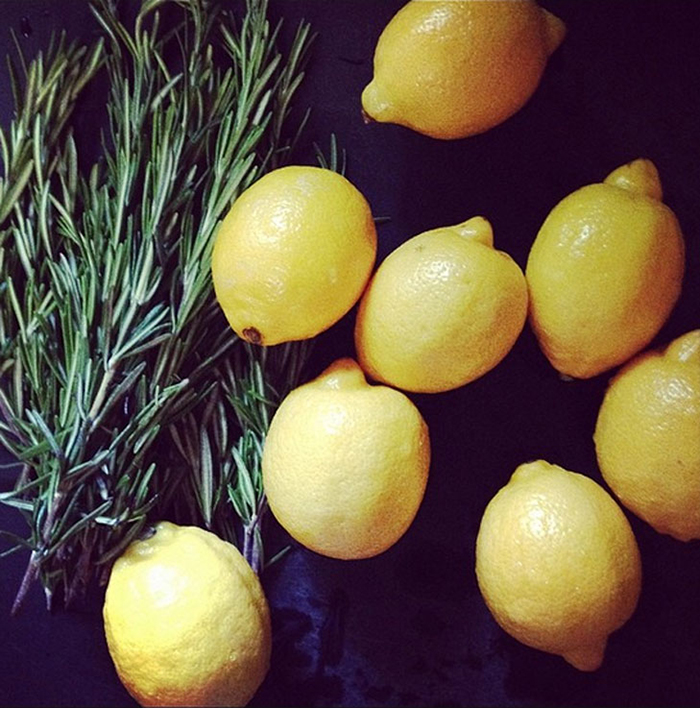 4 cách đơn giản giúp khử mùi cho phòng ngủ bí bách trở nên thơm tho thoáng sạch - Ảnh 3. 4 cách đơn giản giúp khử mùi cho phòng ngủ bí bách trở nên thơm tho thoáng sạch - Ảnh 3.