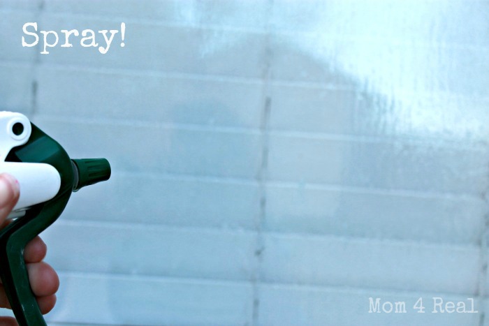 Không cần mua nước lau kính, cửa kính đầy bụi cũng sạch bóng nhờ hỗn hợp pha chế chưa đầy 3 giây - Ảnh 3. Không cần mua nước lau kính, cửa kính đầy bụi cũng sạch bóng nhờ hỗn hợp pha chế chưa đầy 3 giây - Ảnh 3.