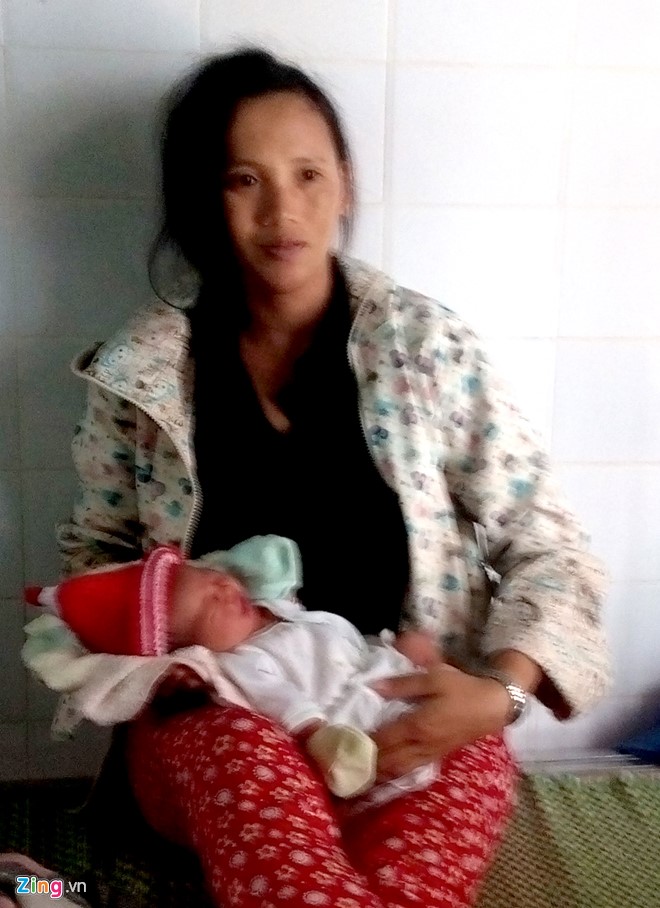 Hy hữu sản phụ sinh con giữa nước lũ khi ghe bị lật - Ảnh 1. Hy hữu sản phụ sinh con giữa nước lũ khi ghe bị lật - Ảnh 1.