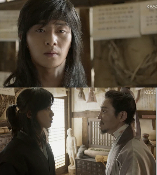 Hoa kiếm Hwarang Park Seo Joon tim đập loạn nhịp khi được em gái Go Ara cầm tay dạy viết - Ảnh 2.
