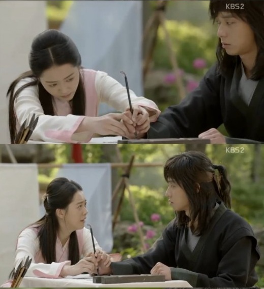 Hoa kiếm Hwarang Park Seo Joon tim đập loạn nhịp khi được em gái Go Ara cầm tay dạy viết - Ảnh 3.