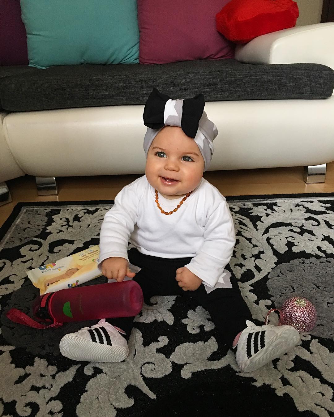 Đưa cho cô bé 9 tháng tuổi 1 hộp mứt và điều bất ngờ đã xảy ra - Ảnh 4. Đưa cho cô bé 9 tháng tuổi 1 hộp mứt và điều bất ngờ đã xảy ra - Ảnh 4.