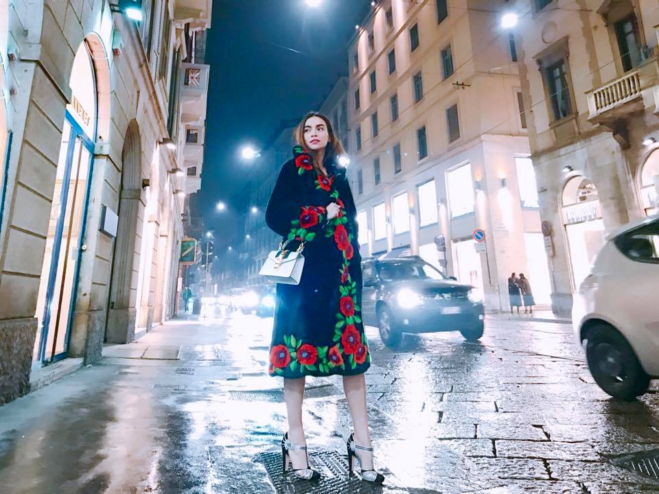 Choáng váng với BST áo khoác lông tiền tỷ Hà Hồ diện ở Milan - Ảnh 1. Choáng váng với BST áo khoác lông tiền tỷ Hà Hồ diện ở Milan - Ảnh 1.