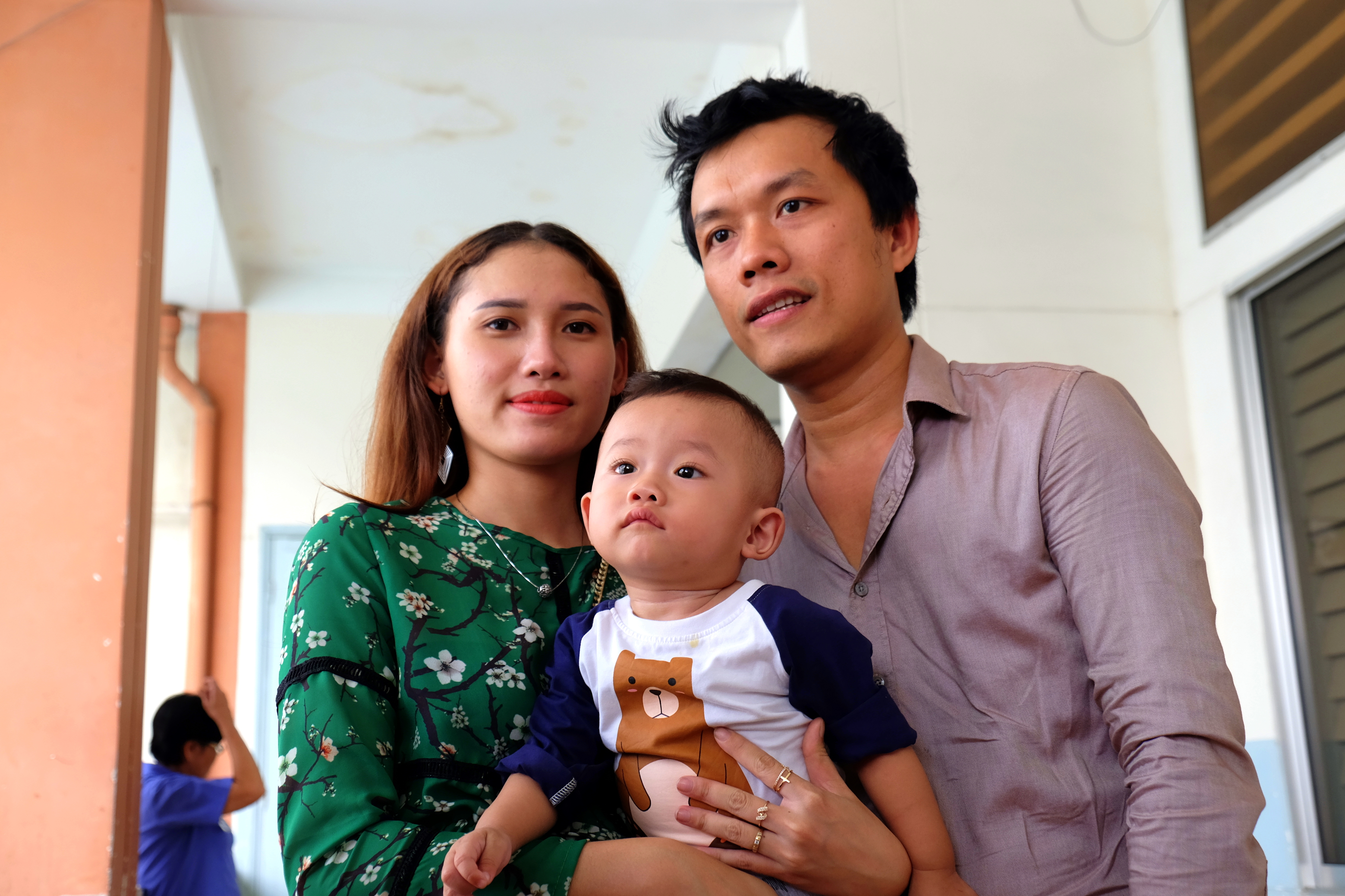Chuyện tình của cô gái xinh đẹp với chàng trai 4 năm sống cùng ống thông tiểu: Không có con, em vẫn yêu anh - Ảnh 1. Chuyện tình của cô gái xinh đẹp với chàng trai 4 năm sống cùng ống thông tiểu: Không có con, em vẫn yêu anh - Ảnh 1.