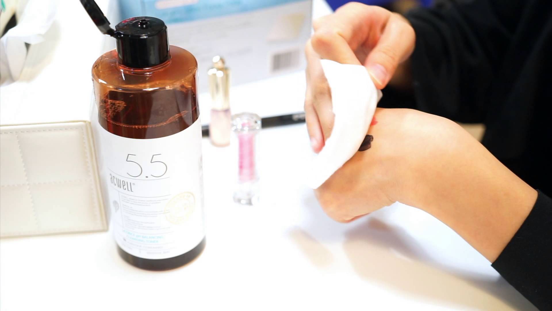 Có gì đặc biệt trong lọ toner đơn giản hết mức này mà có tới 2000 người đăng ký chờ mua - Ảnh 4. Có gì đặc biệt trong lọ toner đơn giản hết mức này mà có tới 2000 người đăng ký chờ mua - Ảnh 4.