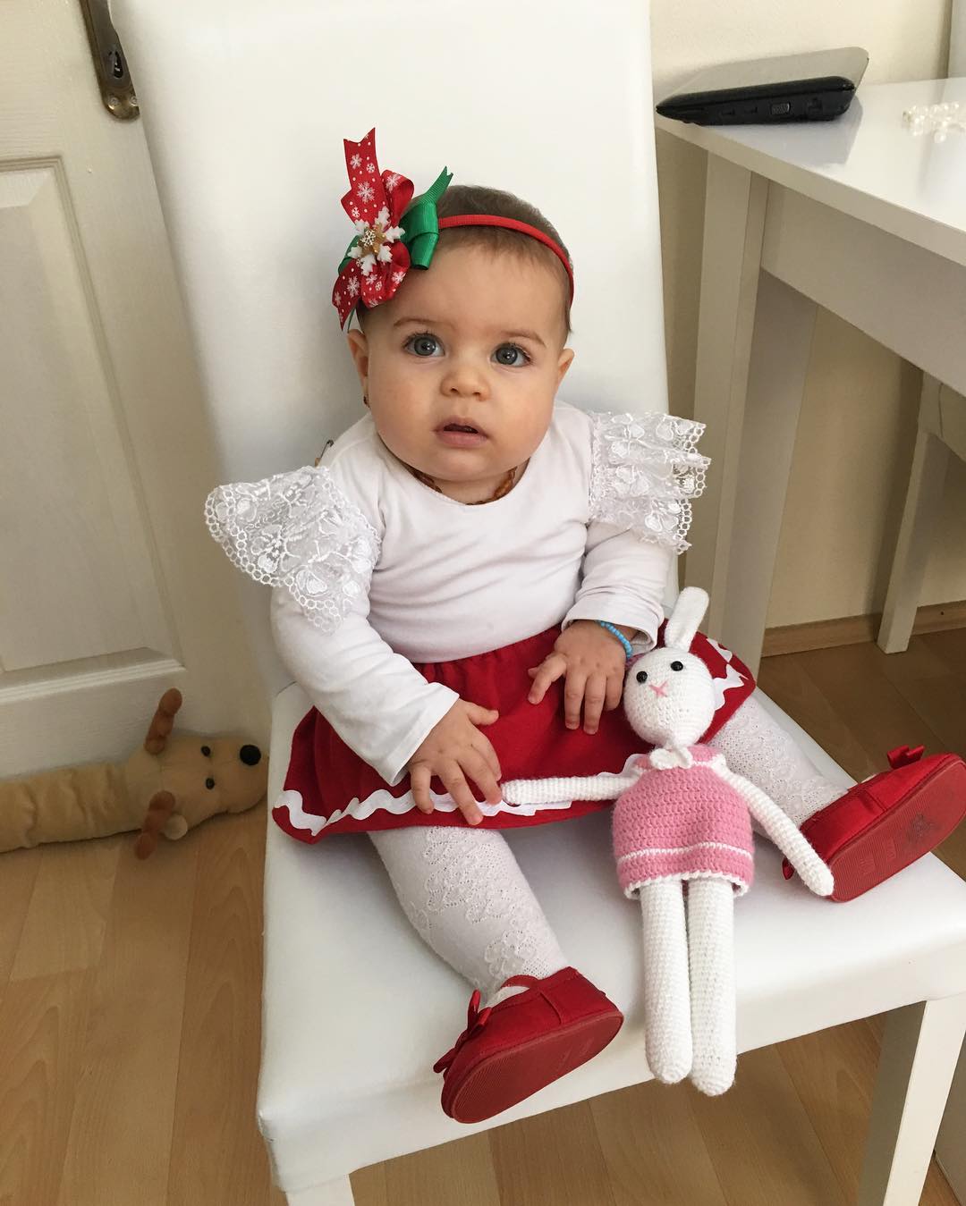 Đưa cho cô bé 9 tháng tuổi 1 hộp mứt và điều bất ngờ đã xảy ra - Ảnh 12. Đưa cho cô bé 9 tháng tuổi 1 hộp mứt và điều bất ngờ đã xảy ra - Ảnh 12.