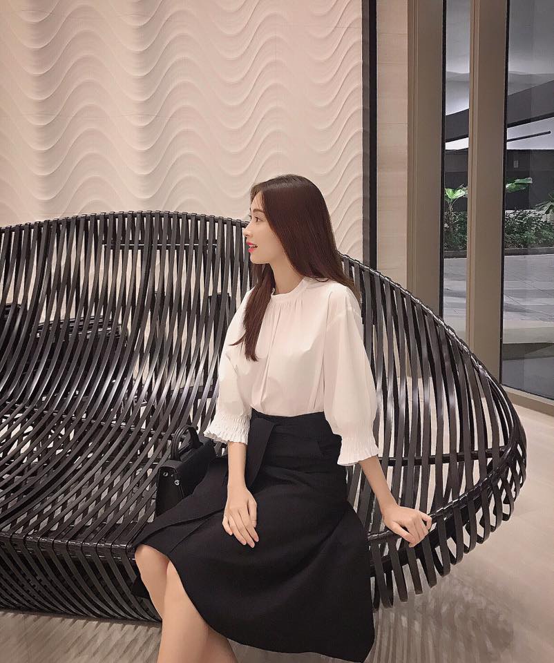 Ngọc Trinh khoe tóc mới trẻ măng, Midu cũng diện một cây đồ teen chẳng kém trong street style tuần này - Ảnh 5. Ngọc Trinh khoe tóc mới trẻ măng, Midu cũng diện một cây đồ teen chẳng kém trong street style tuần này - Ảnh 5.