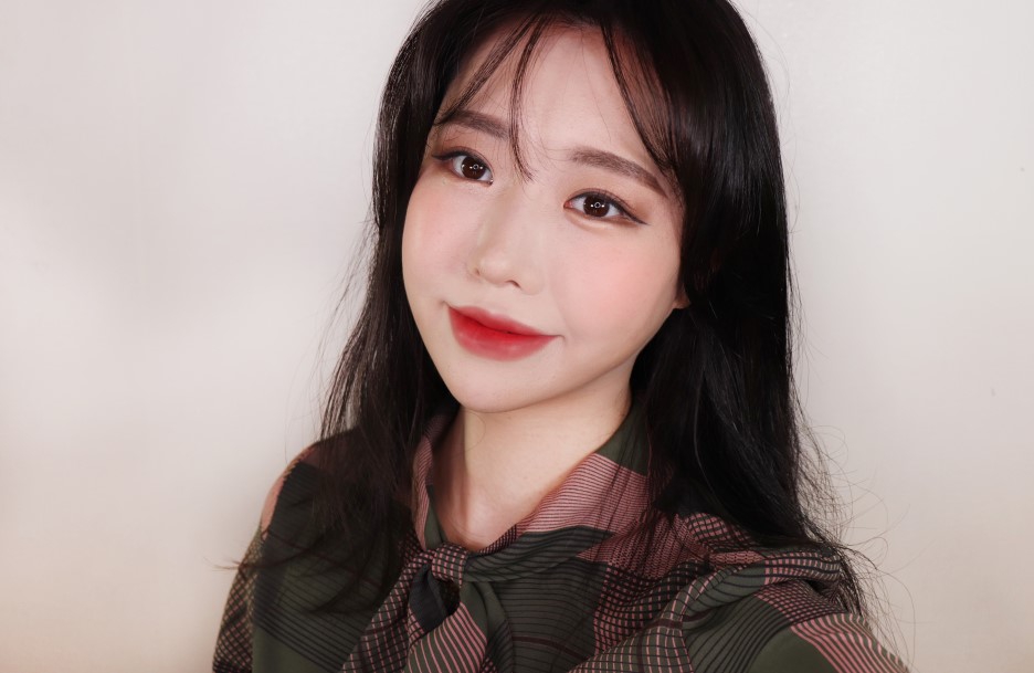 7 cây son trầm tuyệt đẹp: chọn đi làm cũng đẹp, mà đi chơi Halloween lại càng chất - Ảnh 10. 7 cây son trầm tuyệt đẹp: chọn đi làm cũng đẹp, mà đi chơi Halloween lại càng chất - Ảnh 10.