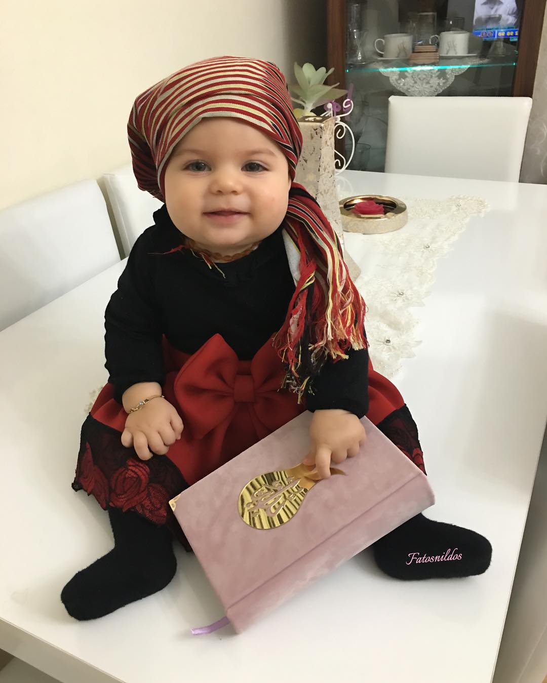 Đưa cho cô bé 9 tháng tuổi 1 hộp mứt và điều bất ngờ đã xảy ra - Ảnh 13. Đưa cho cô bé 9 tháng tuổi 1 hộp mứt và điều bất ngờ đã xảy ra - Ảnh 13.