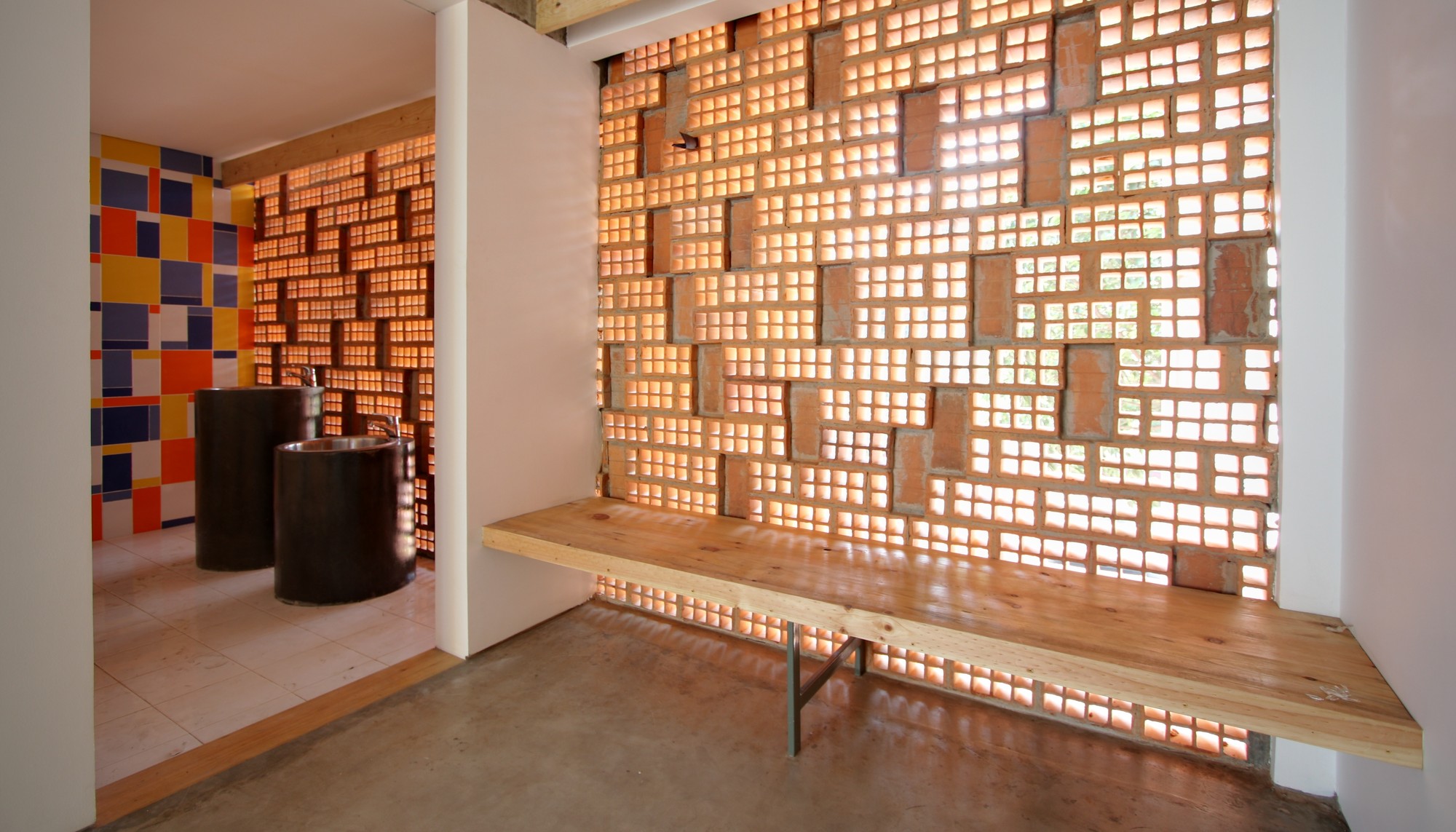 Giữa một khu vực dân cư đông đúc, vẫn có ngôi trường mầm non thoáng rộng và đầy cỏ xanh - Ảnh 9. Giữa một khu vực dân cư đông đúc, vẫn có ngôi trường mầm non thoáng rộng và đầy cỏ xanh - Ảnh 9.