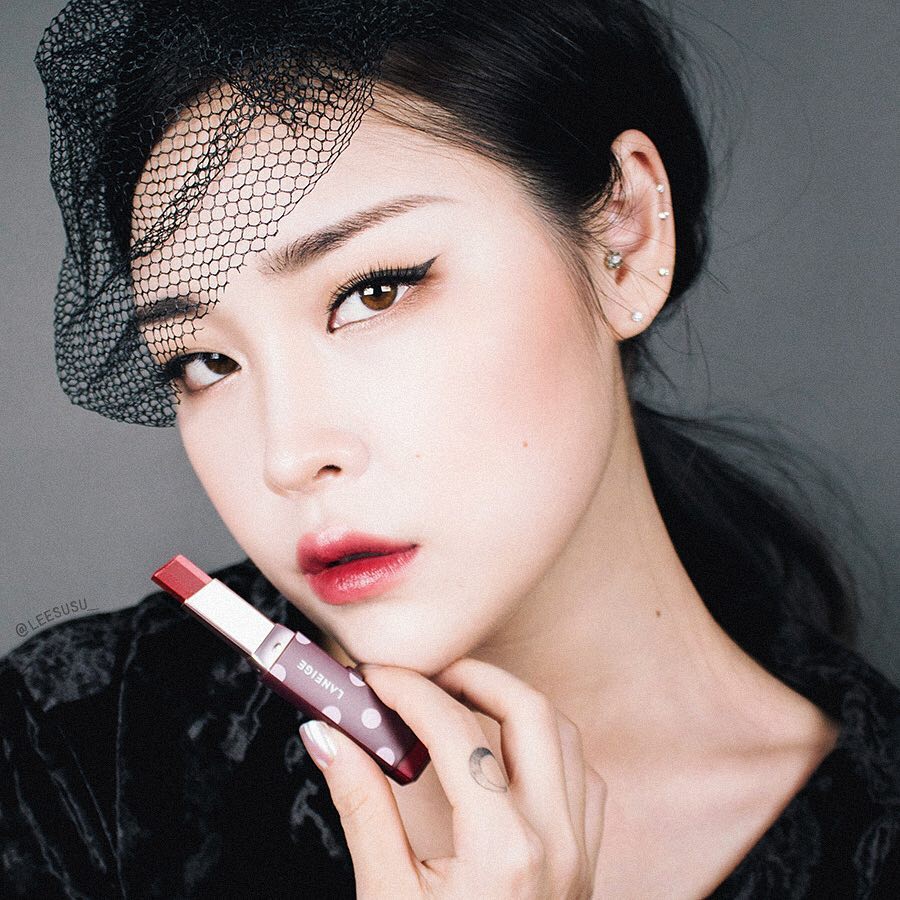 7 cây son trầm tuyệt đẹp: chọn đi làm cũng đẹp, mà đi chơi Halloween lại càng chất - Ảnh 11. 7 cây son trầm tuyệt đẹp: chọn đi làm cũng đẹp, mà đi chơi Halloween lại càng chất - Ảnh 11.