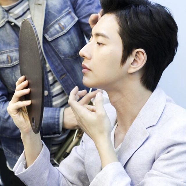 Ngoài Song Joong Ki, chị em còn ghen tỵ trước những làn da căng mịn không tỳ vết của các nam thần xứ Hàn nào nữa - Ảnh 11. Ngoài Song Joong Ki, chị em còn ghen tỵ trước những làn da căng mịn không tỳ vết của các nam thần xứ Hàn nào nữa - Ảnh 11.