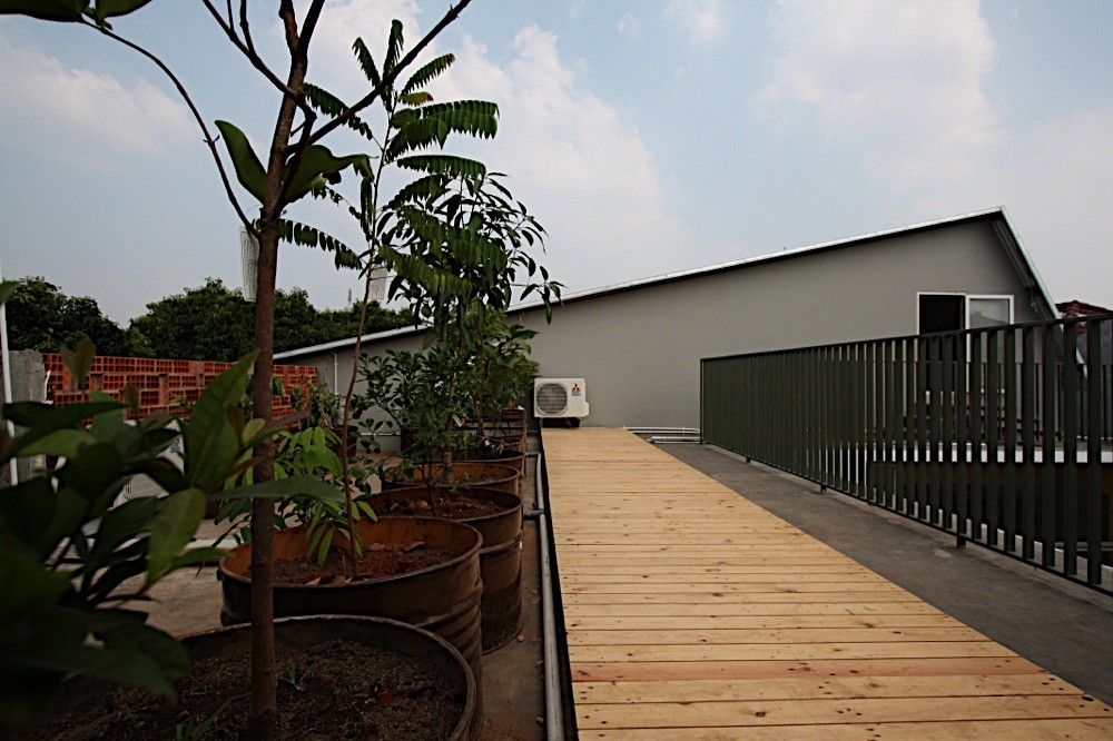 Giữa một khu vực dân cư đông đúc, vẫn có ngôi trường mầm non thoáng rộng và đầy cỏ xanh - Ảnh 7. Giữa một khu vực dân cư đông đúc, vẫn có ngôi trường mầm non thoáng rộng và đầy cỏ xanh - Ảnh 7.