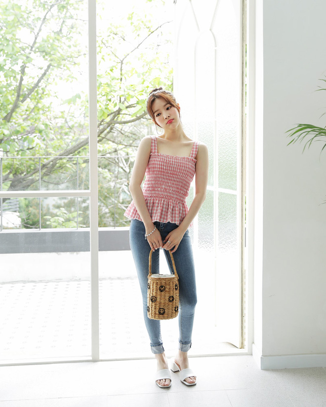 Nằm lòng ngay 3 gợi ý kết hợp này để diện đồ kẻ caro (gingham) thật chuẩn mốt  - Ảnh 9.