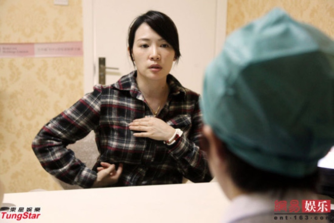 Cuộc đời tụt dốc của mỹ nhân phim 18+ Đài Loan: tự tử, nâng ngực để cứu vãn tên tuổi bất thành, đành đi tu - Ảnh 4.