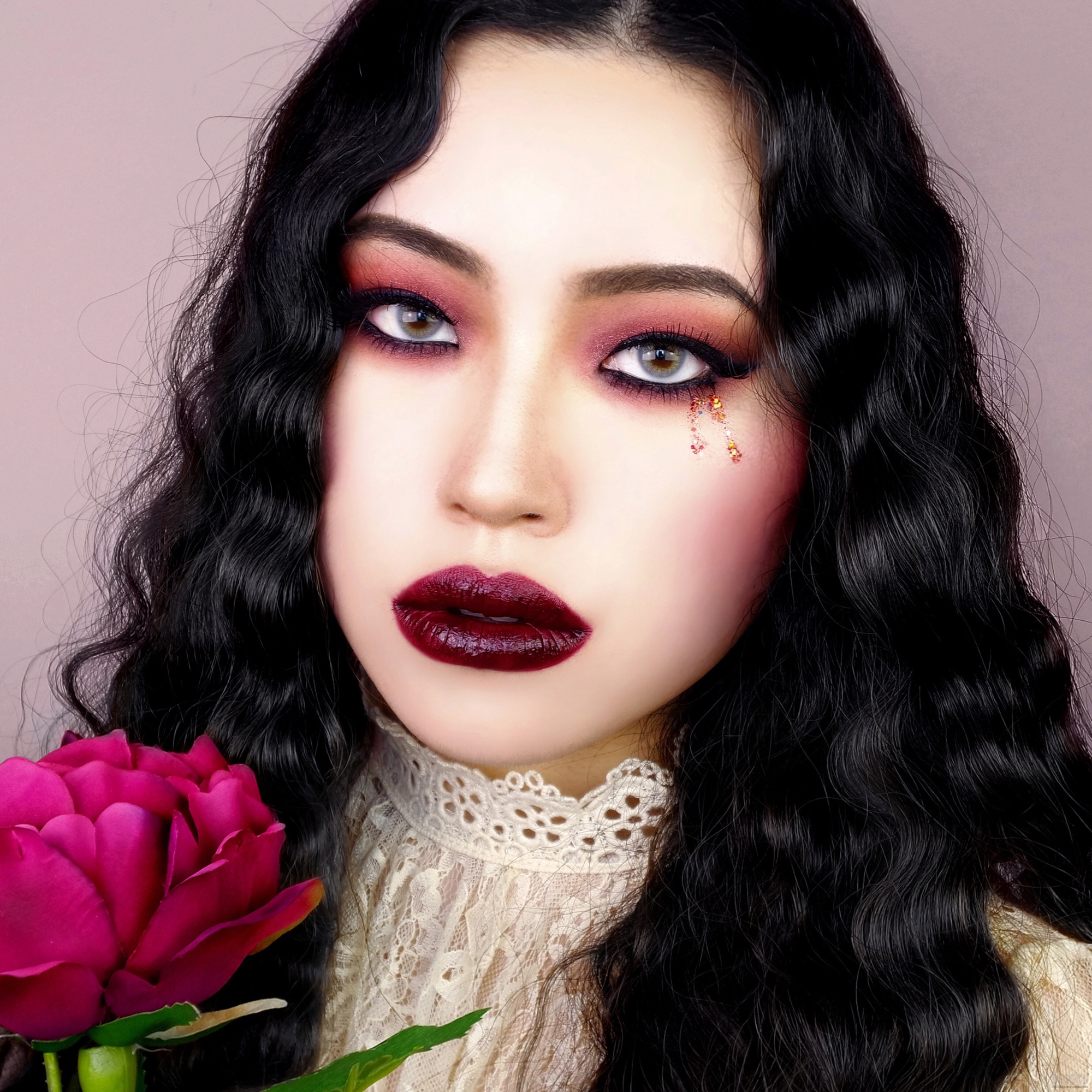 7 cây son trầm tuyệt đẹp: chọn đi làm cũng đẹp, mà đi chơi Halloween lại càng chất - Ảnh 15. 7 cây son trầm tuyệt đẹp: chọn đi làm cũng đẹp, mà đi chơi Halloween lại càng chất - Ảnh 15.