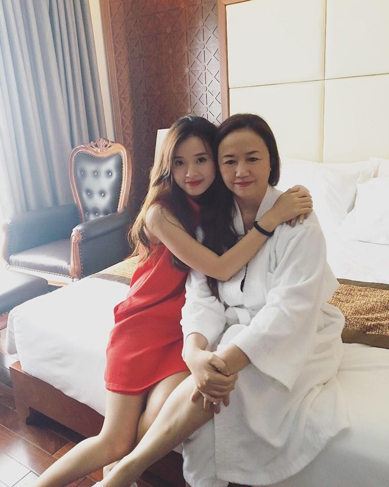 Soi nhất cử nhất động của sao Việt (9/2) - Ảnh 6. Soi nhất cử nhất động của sao Việt (9/2) - Ảnh 6.