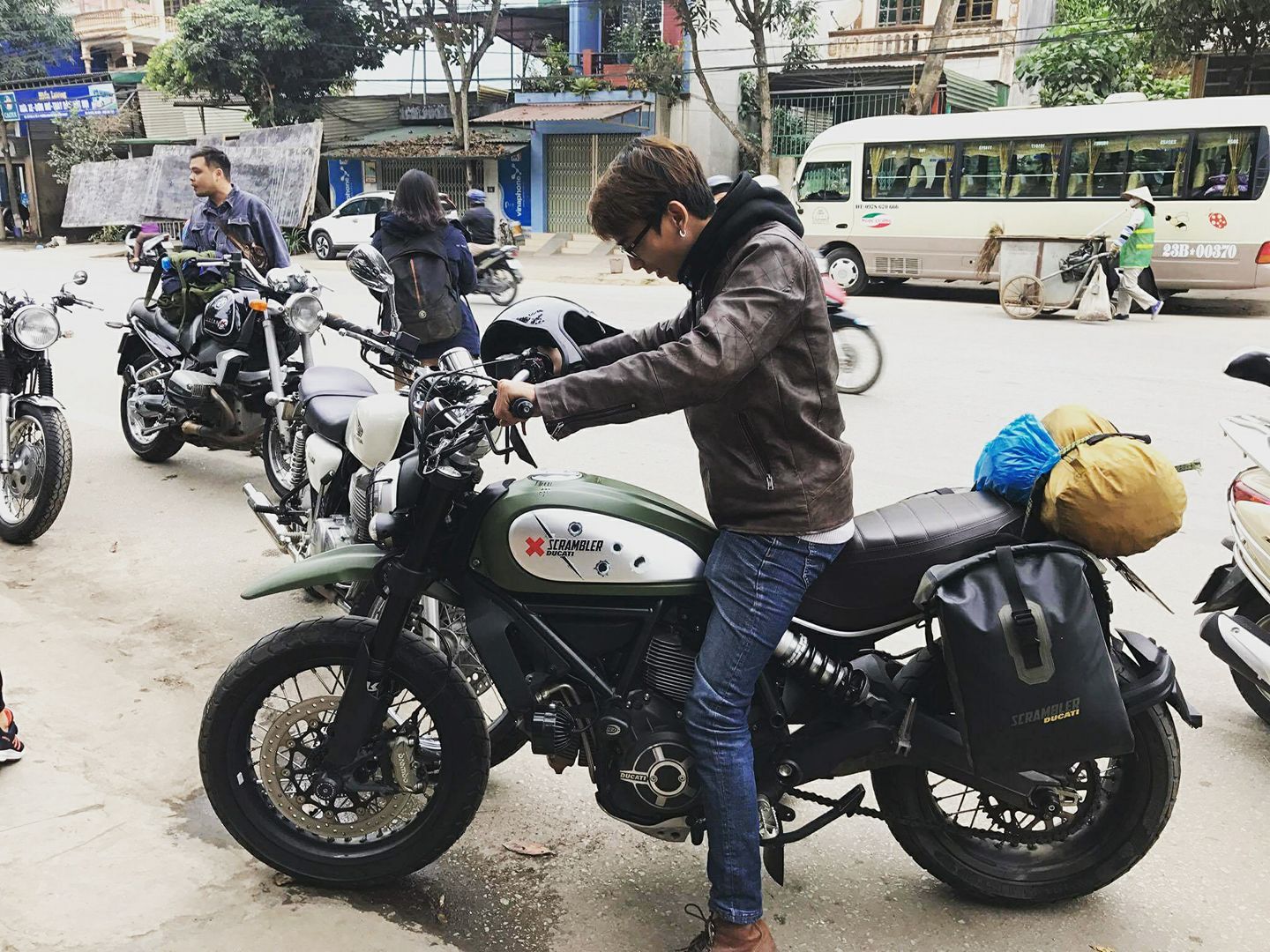 Truy tìm anh chàng đem quái thú Ducati gần 300 triệu chạy... xe ôm - Ảnh 6. Truy tìm anh chàng đem quái thú Ducati gần 300 triệu chạy... xe ôm - Ảnh 6.