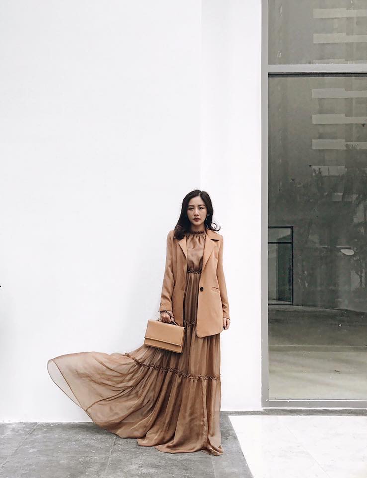 Hơn nhau có 1 tuổi, Kỳ Duyên chọn cây đen già dặn còn Angela Phương Trinh vẫn nhí nhảnh trong street style tuần qua - Ảnh 18. Hơn nhau có 1 tuổi, Kỳ Duyên chọn cây đen già dặn còn Angela Phương Trinh vẫn nhí nhảnh trong street style tuần qua - Ảnh 18.