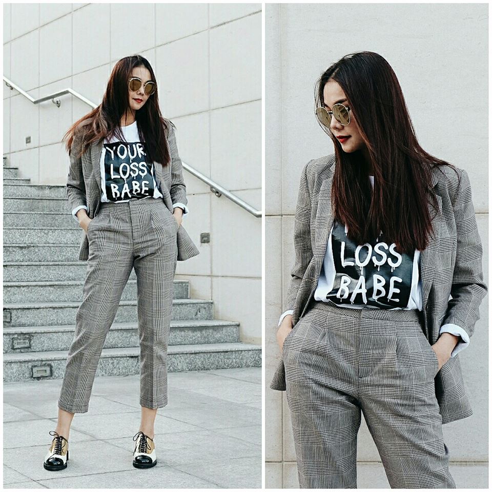 Hơn nhau có 1 tuổi, Kỳ Duyên chọn cây đen già dặn còn Angela Phương Trinh vẫn nhí nhảnh trong street style tuần qua - Ảnh 9. Hơn nhau có 1 tuổi, Kỳ Duyên chọn cây đen già dặn còn Angela Phương Trinh vẫn nhí nhảnh trong street style tuần qua - Ảnh 9.