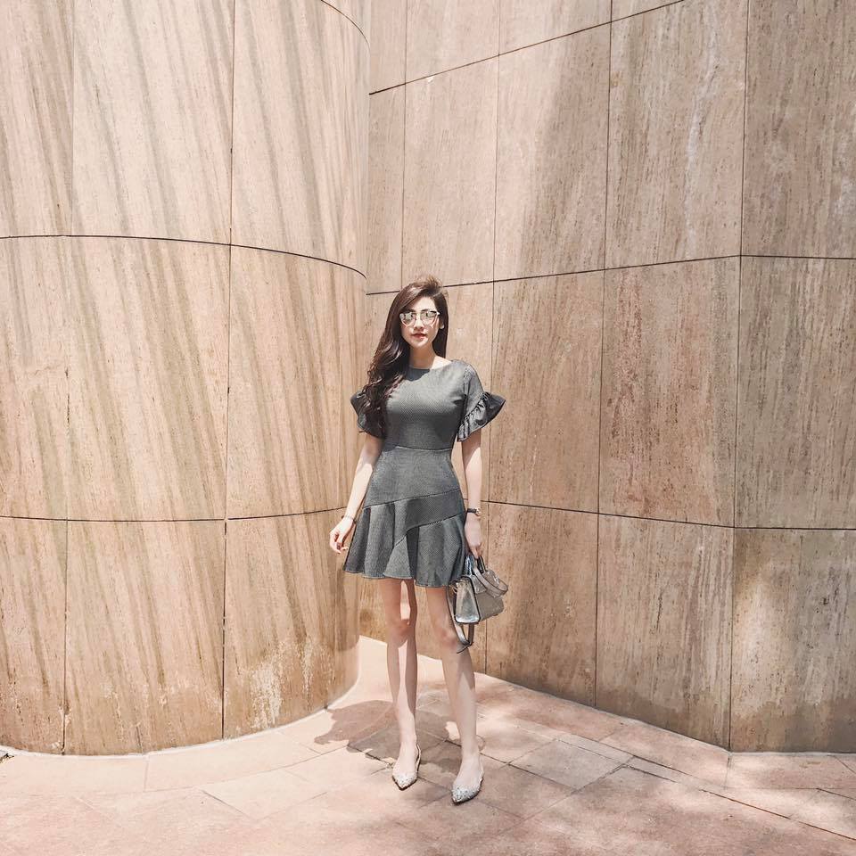 Hơn nhau có 1 tuổi, Kỳ Duyên chọn cây đen già dặn còn Angela Phương Trinh vẫn nhí nhảnh trong street style tuần qua - Ảnh 14. Hơn nhau có 1 tuổi, Kỳ Duyên chọn cây đen già dặn còn Angela Phương Trinh vẫn nhí nhảnh trong street style tuần qua - Ảnh 14.