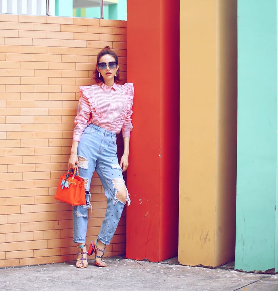 Hơn nhau có 1 tuổi, Kỳ Duyên chọn cây đen già dặn còn Angela Phương Trinh vẫn nhí nhảnh trong street style tuần qua - Ảnh 15. Hơn nhau có 1 tuổi, Kỳ Duyên chọn cây đen già dặn còn Angela Phương Trinh vẫn nhí nhảnh trong street style tuần qua - Ảnh 15.