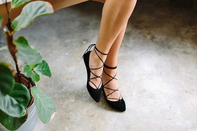 Điểm danh 11 kiểu giày bệt quen thuộc giúp nàng công sở lựa chọn được thiết kê “nịnh” chân nhất - Ảnh 8.