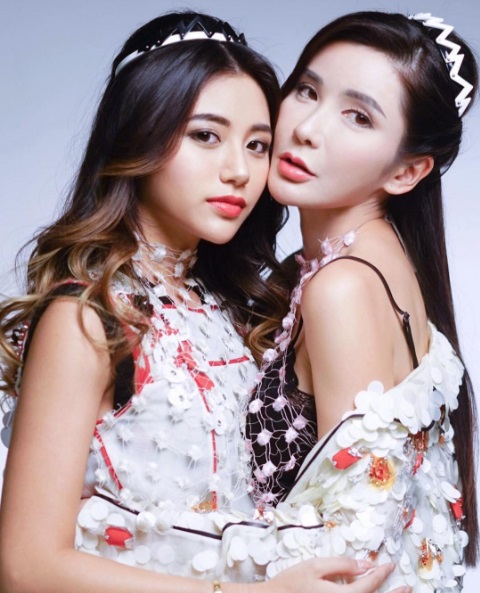 Cuộc sống sung sướng hơn người, ngập trong hàng hiệu của hai mẹ con đại gia sở hữu nhiều túi Hermes nhất thế giới - Ảnh 25. Cuộc sống sung sướng hơn người, ngập trong hàng hiệu của hai mẹ con đại gia sở hữu nhiều túi Hermes nhất thế giới - Ảnh 25.