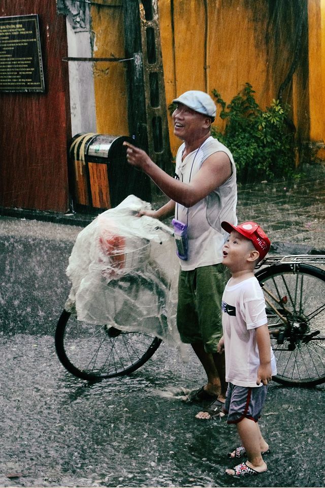 Những bức ảnh tuyệt đẹp này sẽ khiến bạn nhận ra, trong mưa, cuộc đời vẫn dịu dàng đến thế - Ảnh 7.