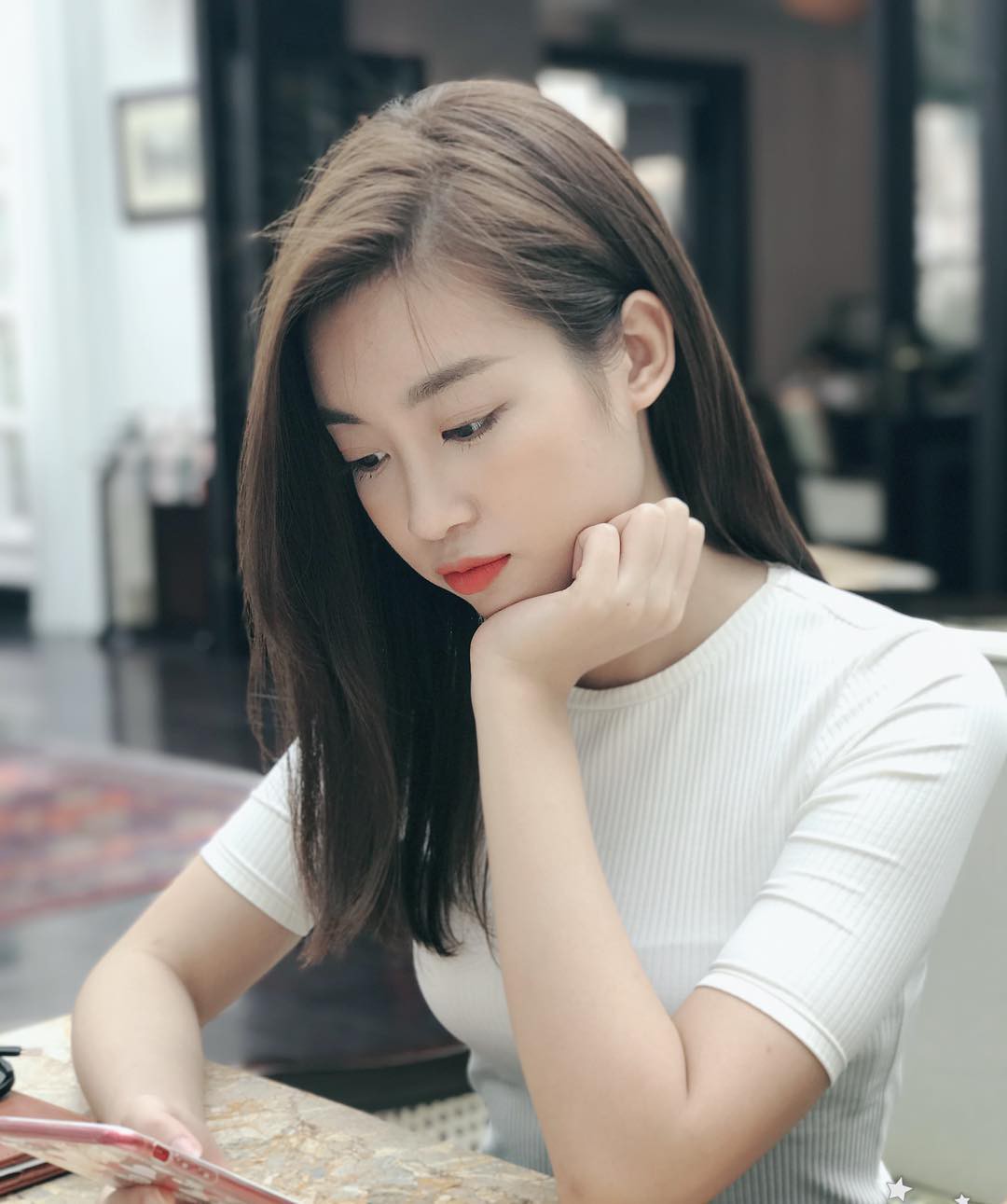 5 dòng mặt nạ giấy này có gì đặc biệt mà Hoa hậu Đỗ Mỹ Linh phải dành cả thanh xuân để đắp - Ảnh 2. 5 dòng mặt nạ giấy này có gì đặc biệt mà Hoa hậu Đỗ Mỹ Linh phải dành cả thanh xuân để đắp - Ảnh 2.