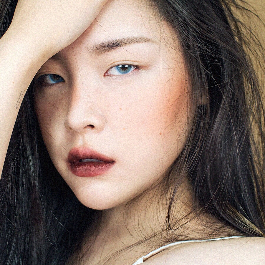 7 cây son trầm tuyệt đẹp: chọn đi làm cũng đẹp, mà đi chơi Halloween lại càng chất - Ảnh 18. 7 cây son trầm tuyệt đẹp: chọn đi làm cũng đẹp, mà đi chơi Halloween lại càng chất - Ảnh 18.