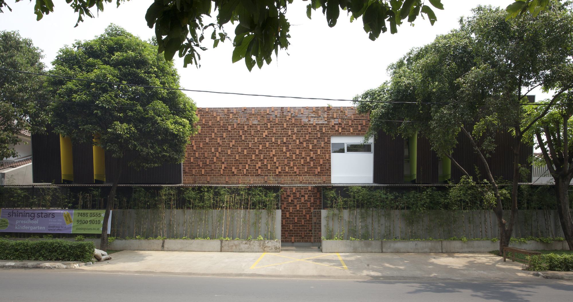 Giữa một khu vực dân cư đông đúc, vẫn có ngôi trường mầm non thoáng rộng và đầy cỏ xanh - Ảnh 6. Giữa một khu vực dân cư đông đúc, vẫn có ngôi trường mầm non thoáng rộng và đầy cỏ xanh - Ảnh 6.