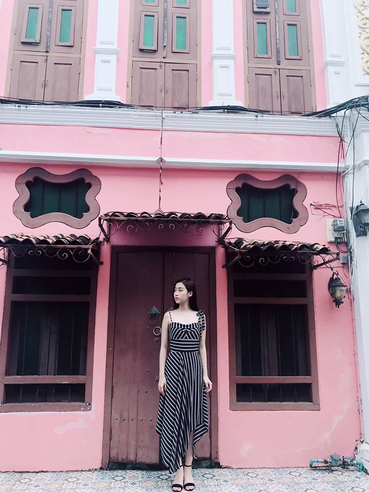 Ngọc Trinh khoe tóc mới trẻ măng, Midu cũng diện một cây đồ teen chẳng kém trong street style tuần này - Ảnh 6. Ngọc Trinh khoe tóc mới trẻ măng, Midu cũng diện một cây đồ teen chẳng kém trong street style tuần này - Ảnh 6.