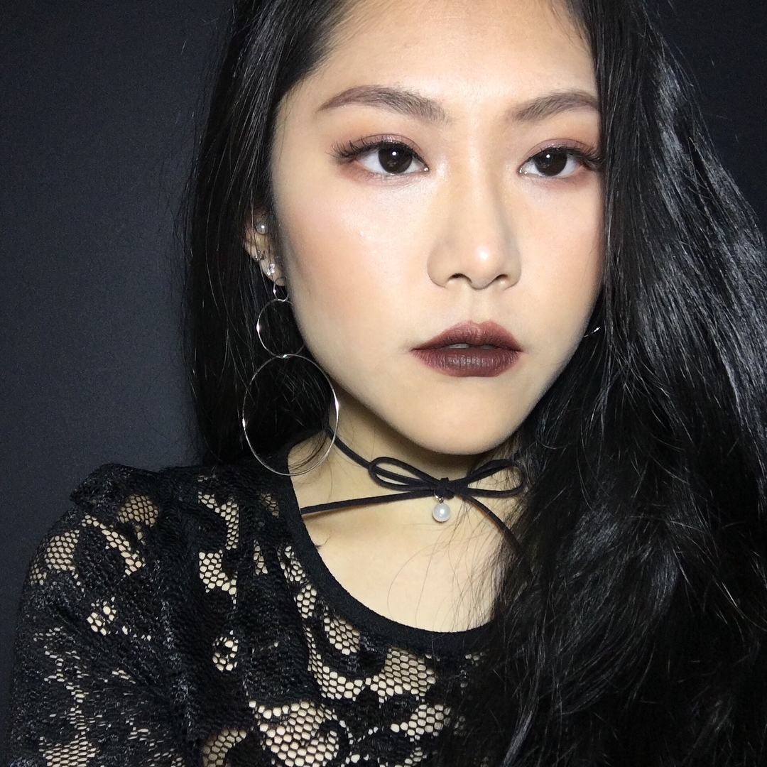 7 cây son trầm tuyệt đẹp: chọn đi làm cũng đẹp, mà đi chơi Halloween lại càng chất - Ảnh 19. 7 cây son trầm tuyệt đẹp: chọn đi làm cũng đẹp, mà đi chơi Halloween lại càng chất - Ảnh 19.