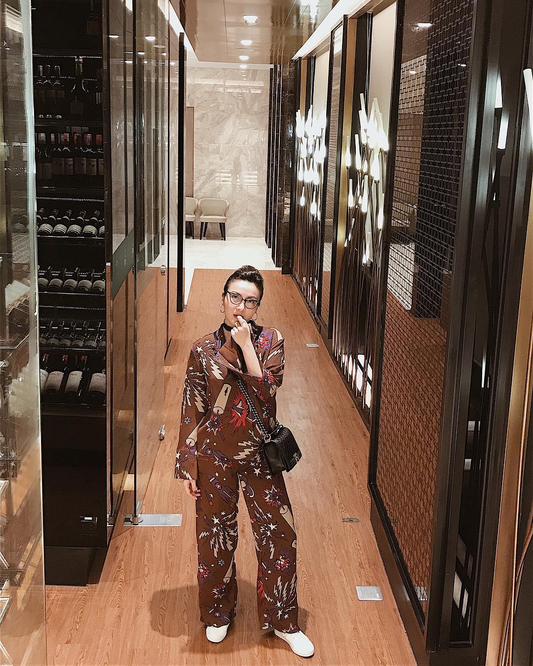 Ngọc Trinh khoe tóc mới trẻ măng, Midu cũng diện một cây đồ teen chẳng kém trong street style tuần này - Ảnh 14. Ngọc Trinh khoe tóc mới trẻ măng, Midu cũng diện một cây đồ teen chẳng kém trong street style tuần này - Ảnh 14.