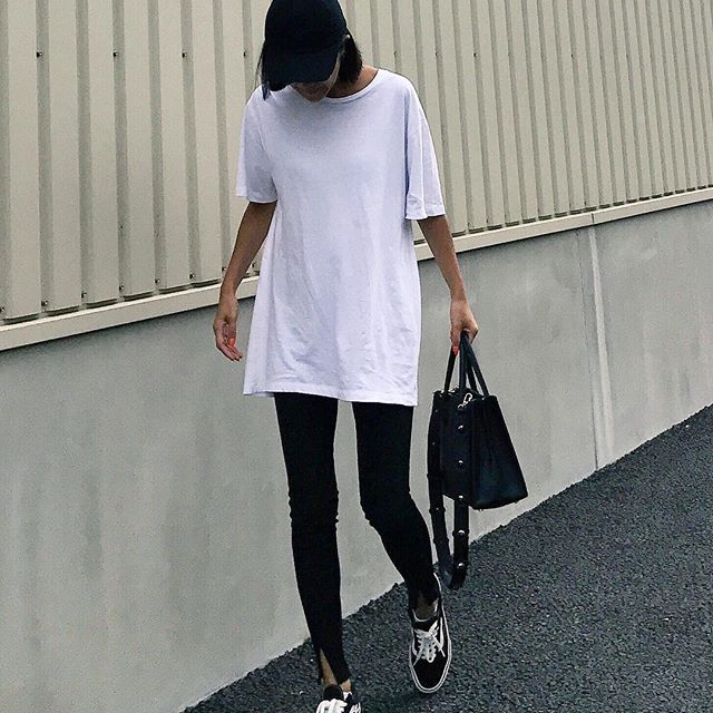 Một cô nàng chỉ chuyên mặc áo phông thế mà vẫn đẹp xuất sắc - Ảnh 13. Một cô nàng chỉ chuyên mặc áo phông thế mà vẫn đẹp xuất sắc - Ảnh 13.