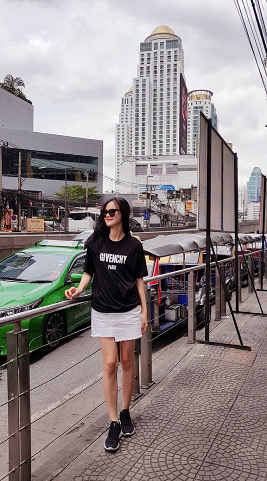 Street style sao Việt: tâm điểm tuần này chính là cả cây hồng sến sẩm của Ngọc Trinh - Ảnh 9.