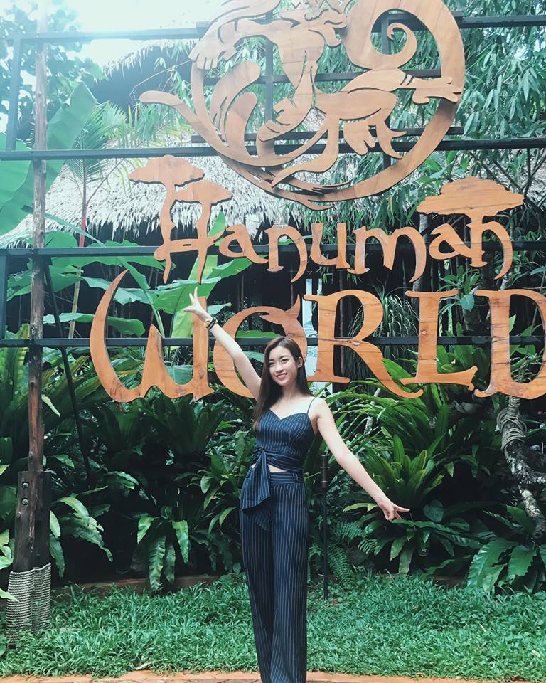 Ngọc Trinh khoe tóc mới trẻ măng, Midu cũng diện một cây đồ teen chẳng kém trong street style tuần này - Ảnh 7. Ngọc Trinh khoe tóc mới trẻ măng, Midu cũng diện một cây đồ teen chẳng kém trong street style tuần này - Ảnh 7.