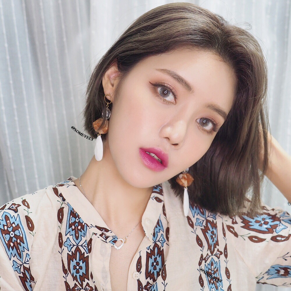 7 cây son trầm tuyệt đẹp: chọn đi làm cũng đẹp, mà đi chơi Halloween lại càng chất - Ảnh 22. 7 cây son trầm tuyệt đẹp: chọn đi làm cũng đẹp, mà đi chơi Halloween lại càng chất - Ảnh 22.