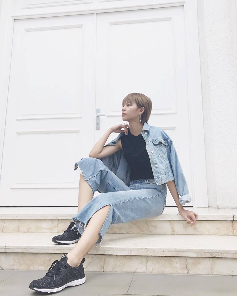 Ngọc Trinh khoe tóc mới trẻ măng, Midu cũng diện một cây đồ teen chẳng kém trong street style tuần này - Ảnh 18. Ngọc Trinh khoe tóc mới trẻ măng, Midu cũng diện một cây đồ teen chẳng kém trong street style tuần này - Ảnh 18.